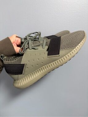 Men’s Under Armour sneakers